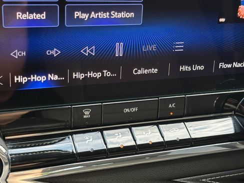 Used 2023 Chevrolet Colorado LT AWD/4WD image 27