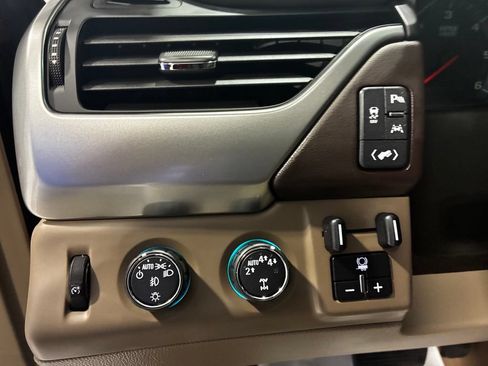 Used 2017 Chevrolet Tahoe LT AWD/4WD image 21