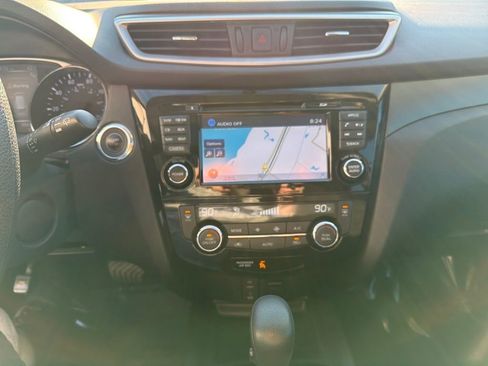 Used 2016 Nissan Rogue SV w/ SV Premium Package image 27