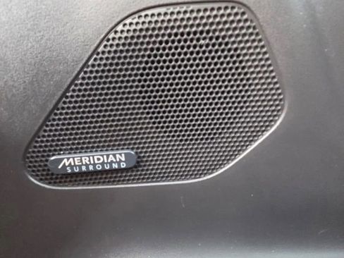 Used 2017 Jaguar F-PACE R-Sport image 9