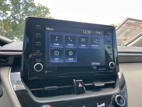 Used 2022 Toyota Corolla LE FWD image 31