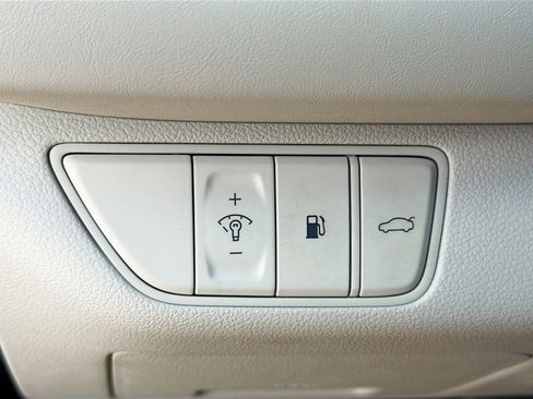 Used 2025 Genesis G70 2.5T image 33