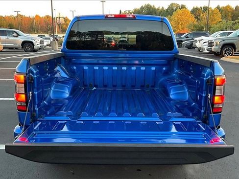 Used 2025 Nissan Frontier SV image 35