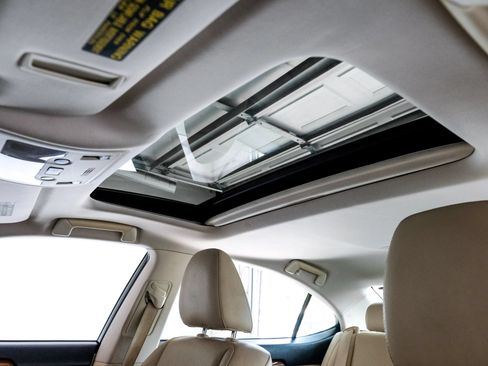 Used 2014 Lexus ES 300h w/ Luxury Package w/Bamboo Trim FWD image 4