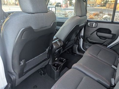 Used 2024 Jeep Wrangler Rubicon w/ Technology Group image 31