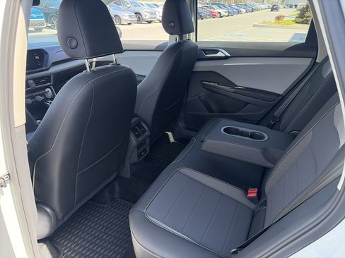 Used 2024 Volkswagen Taos SE image 23