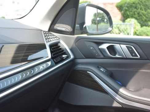 Used 2025 BMW X7 xDrive40i AWD/4WD image 18