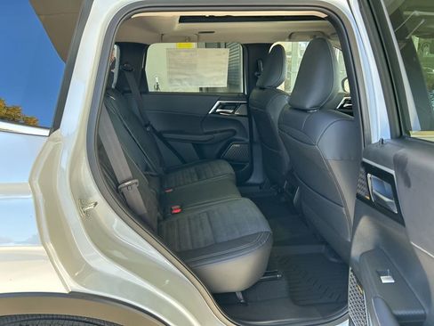 New 2026 Mitsubishi Outlander SE image 27