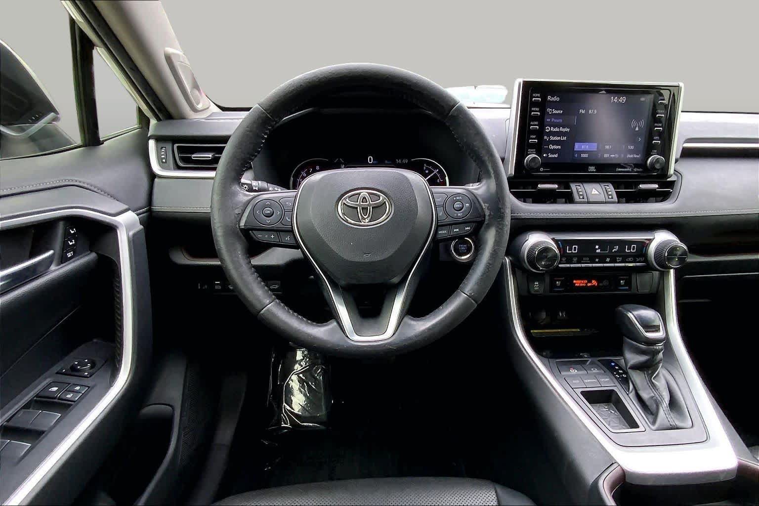 Used 2019 Toyota RAV4 Limited w/ Advanced Technology Package FWD image 5