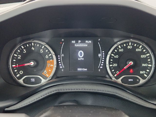 Used 2023 Jeep Renegade Latitude w/ Sun & Fun Group AWD/4WD image 38