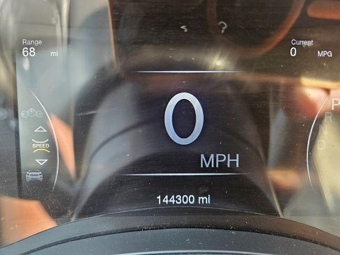 Used 2019 Jeep Grand Cherokee Overland RWD image 12