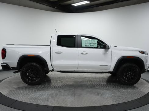 New 2026 GMC Canyon Elevation image 9