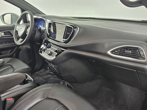 Used 2022 Chrysler Pacifica Touring-L w/ Uconnect Theater Family Group AWD/4WD image 44
