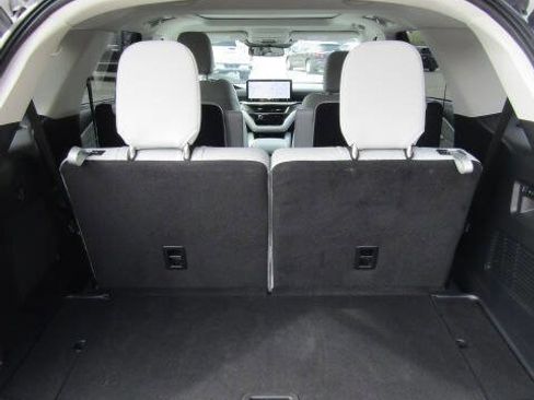 Used 2025 Ford Explorer Platinum w/ Ultimate Package image 8