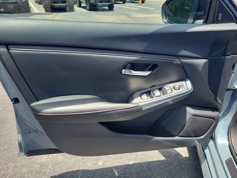 Certified 2025 Nissan Sentra SR FWD image 16