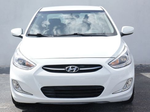 Used 2015 Hyundai Accent GLS w/ Option Group 03 image 2