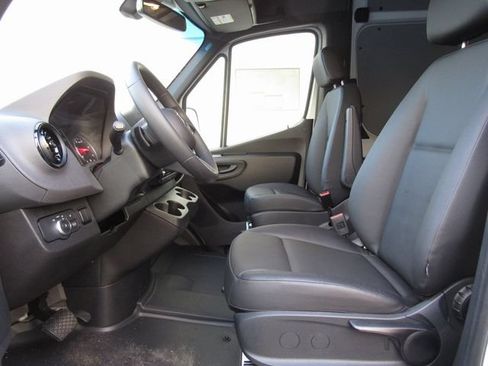 Used 2025 Mercedes-Benz Sprinter 2500 image 10
