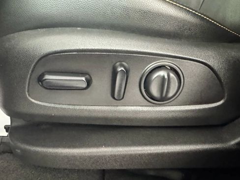 Used 2020 Chevrolet Equinox Premier image 32