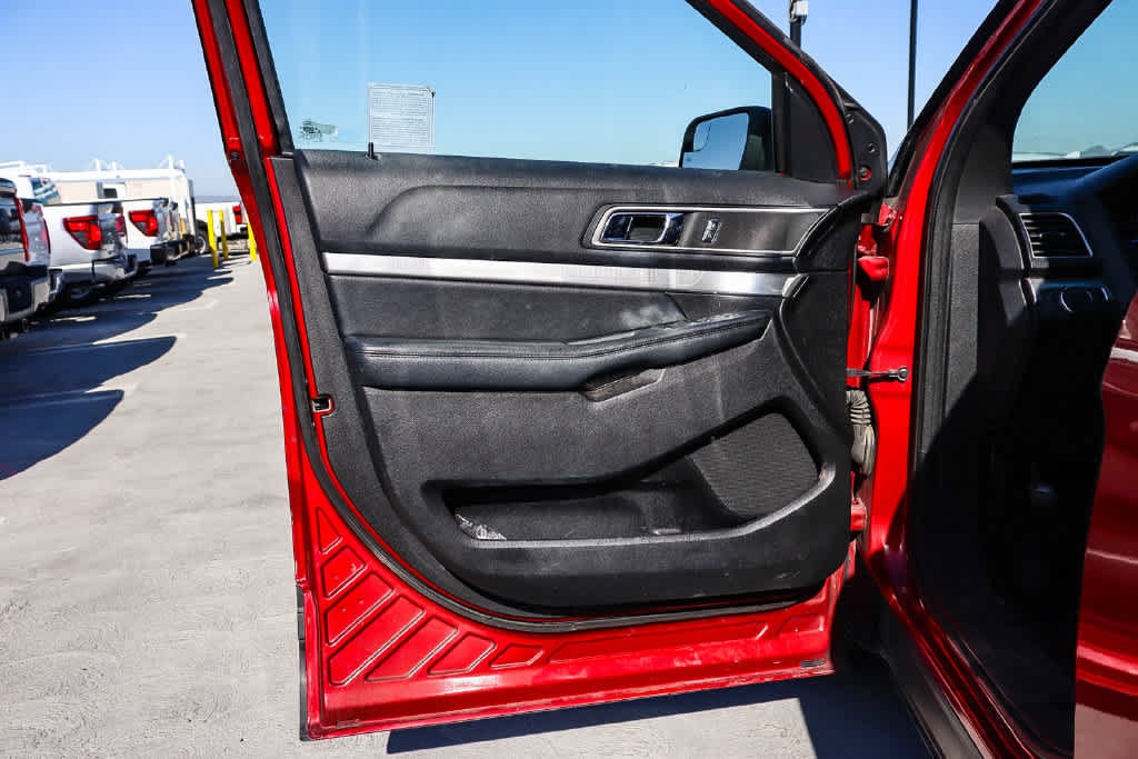 Used 2017 Ford Explorer XLT FWD image 20