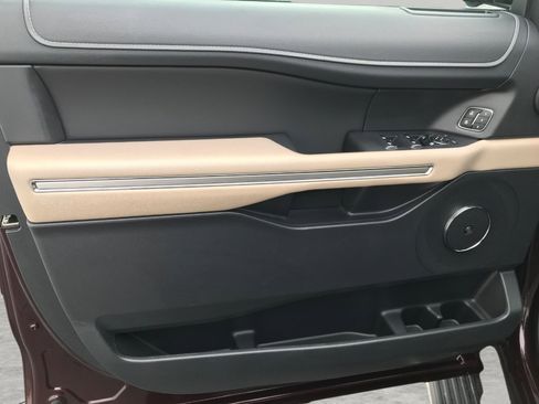 Used 2024 Ford Expedition Limited image 26