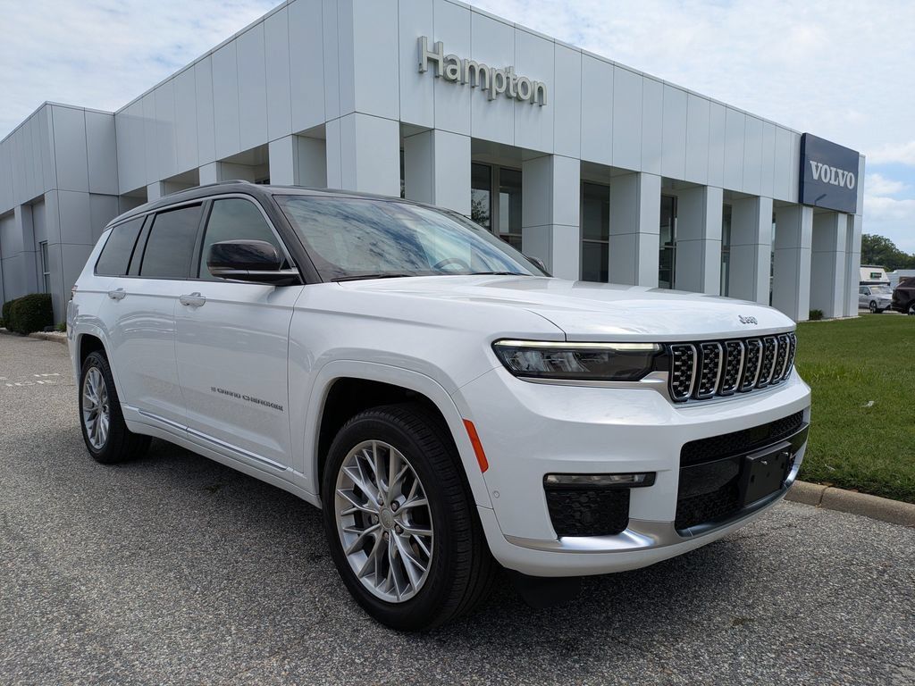 Used 2024 Jeep Grand Cherokee L Summit w/ Luxury Tech Group V AWD/4WD image 3