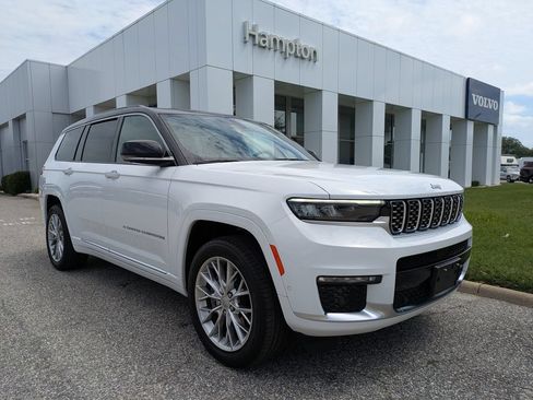 Used 2024 Jeep Grand Cherokee L Summit w/ Luxury Tech Group V AWD/4WD image 3
