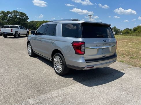 Used 2024 Ford Expedition Limited AWD/4WD image 3