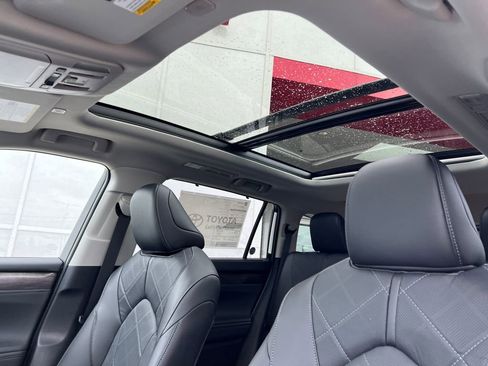 New 2026 Toyota Highlander Platinum AWD/4WD image 24