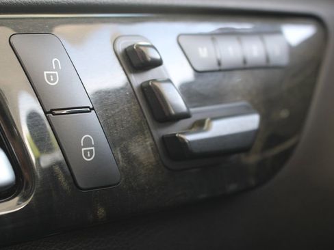 Used 2015 Mercedes-Benz GL 550 4MATIC image 12