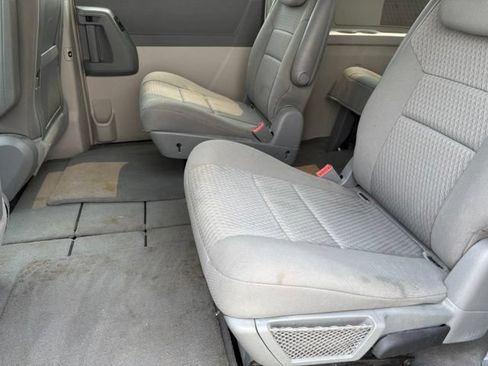 Used 2008 Chrysler Town & Country Touring FWD image 10