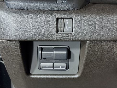 New 2025 GMC Canyon Elevation w/ Convenience Package image 10