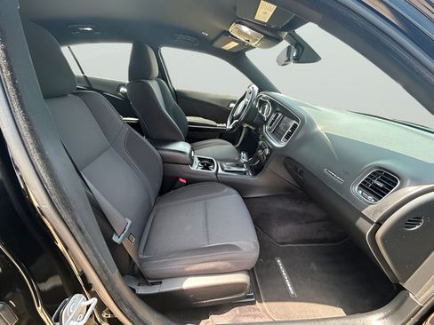 Used 2017 Dodge Charger SXT AWD/4WD image 11