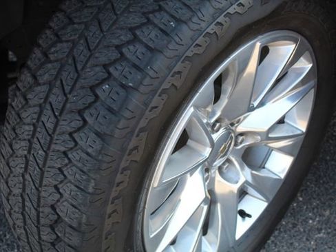 Used 2023 Chevrolet Tahoe Premier AWD/4WD image 14
