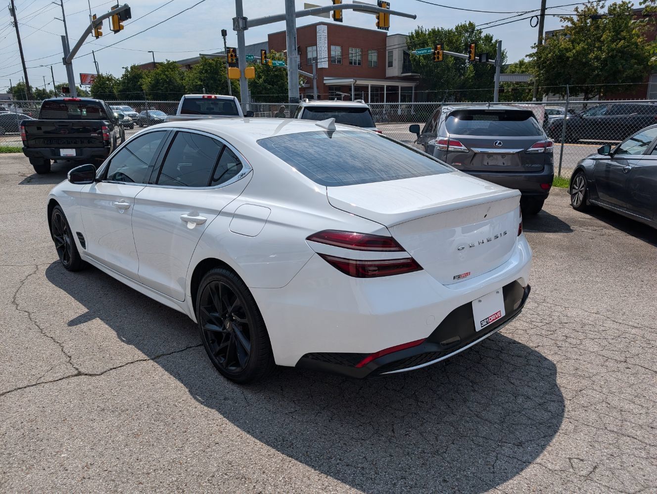 Used 2022 Genesis G70 2.0T RWD image 8