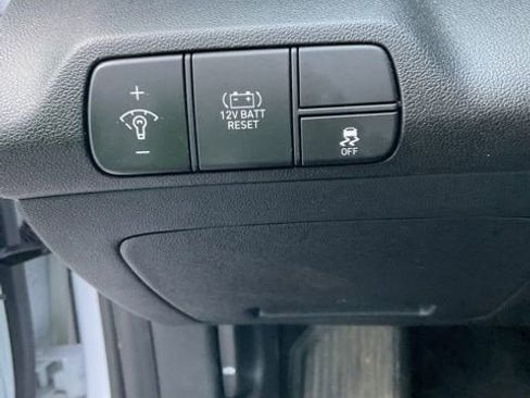 Used 2025 Hyundai Elantra Blue image 23