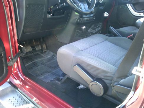 Used 2011 Jeep Wrangler Unlimited Sahara w/ Dual Top Group AWD/4WD image 19