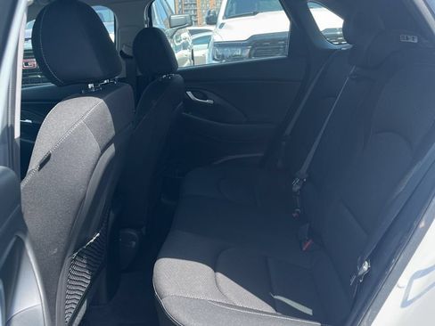 Used 2019 Hyundai Elantra GT FWD image 11