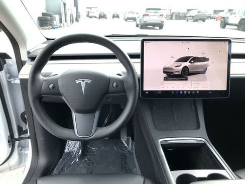 Used 2022 Tesla Model Y Long Range AWD/4WD image 13