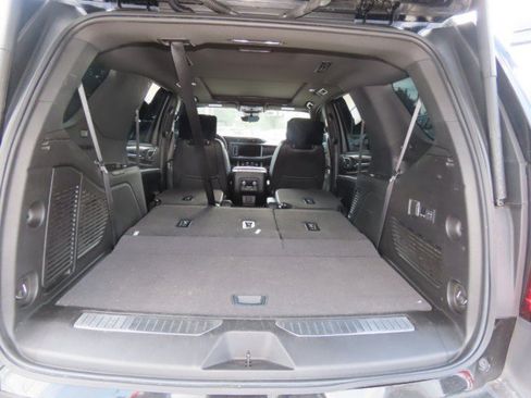 Used 2024 GMC Yukon Denali w/ Advanced Technology Package RWD image 11