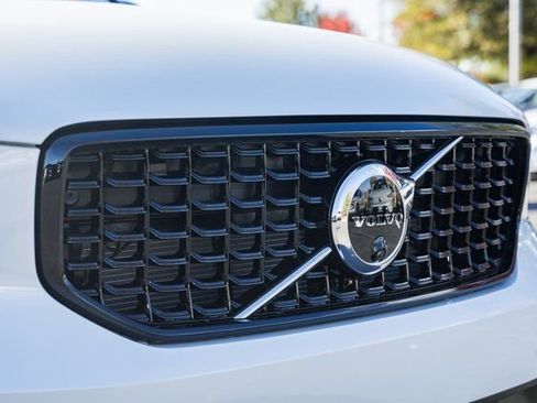 Used 2026 Volvo XC40 B5 Plus w/ Protection Package Premier AWD/4WD image 11