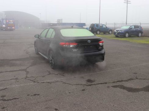 Used 2024 Toyota Corolla SE w/ SE Package image 7