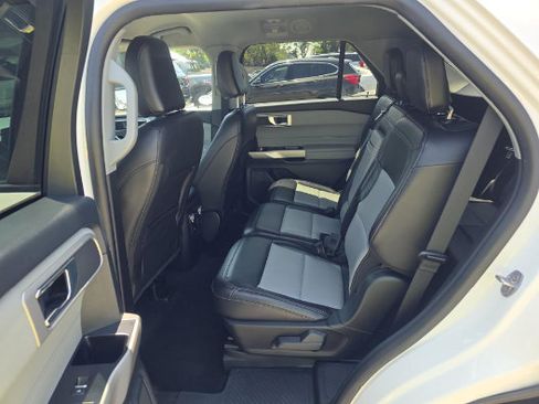 Used 2023 Ford Explorer XLT w/ Equipment Group 202A RWD image 13