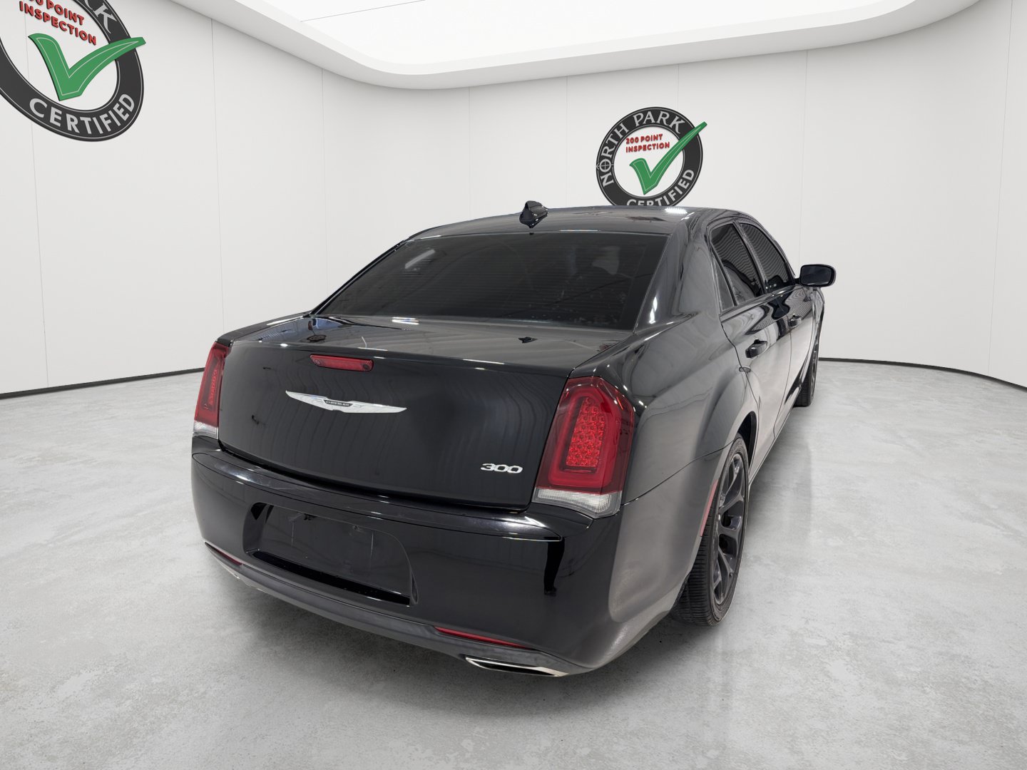 Used 2019 Chrysler 300 Touring w/ Sport Appearance Package RWD image 5