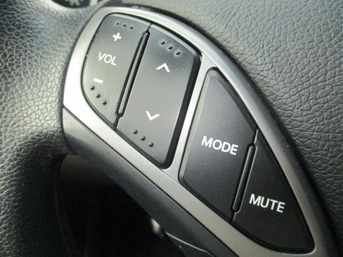Used 2014 Hyundai Elantra SE w/ Option Group 02 FWD image 33