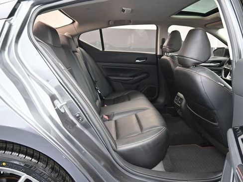 Used 2023 Nissan Altima 2.0 SR FWD image 42