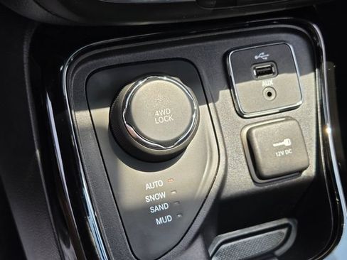 Used 2018 Jeep Compass Limited w/ Navigation Group AWD/4WD image 24