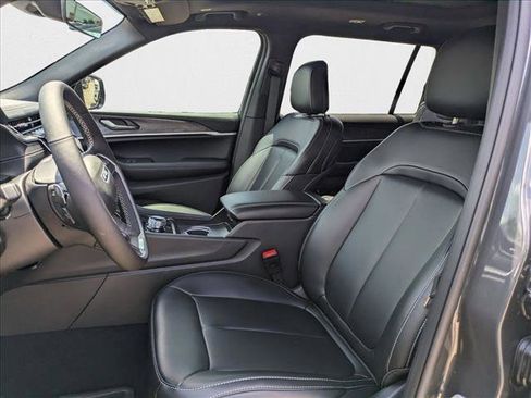 New 2025 Jeep Grand Cherokee L Limited image 10