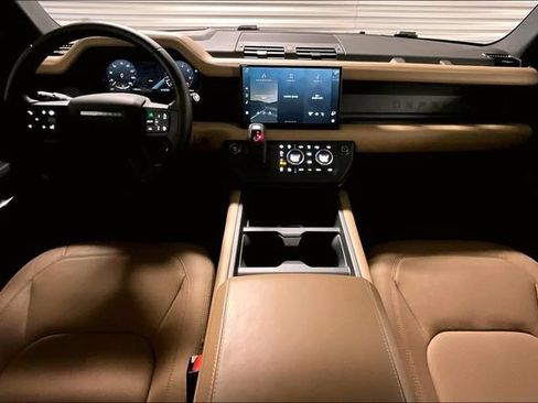 Certified 2025 Land Rover Defender 130 X-Dynamic SE AWD/4WD image 18
