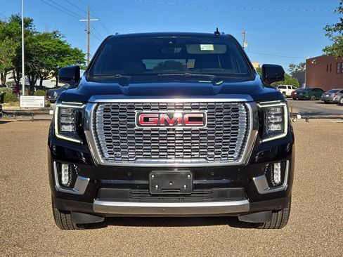 Used 2021 GMC Yukon Denali w/ Denali Premium Package AWD/4WD image 10