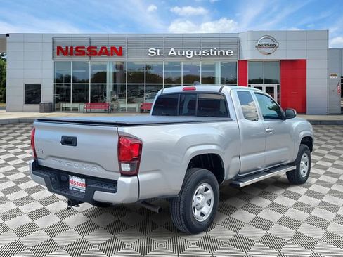Used 2022 Toyota Tacoma SR w/ SR Convenience Package AWD/4WD image 2